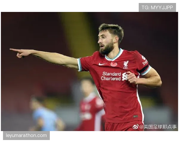 “特写:41岁的老将阿什利·杨打满全场,创下出场纪录” “特写:41岁的老将阿什利·杨打满全场,创下出场纪录”